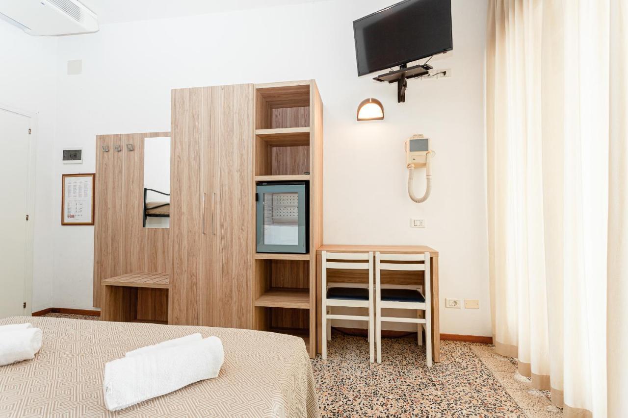 Hotel Admiral Cesena Bagian luar foto